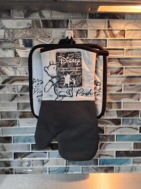 Oversized Winnie The Pooh Oven Mitt And Pot Holder Set
